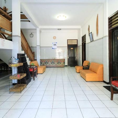 Wisma Flamboyan Surabaya Exterior photo