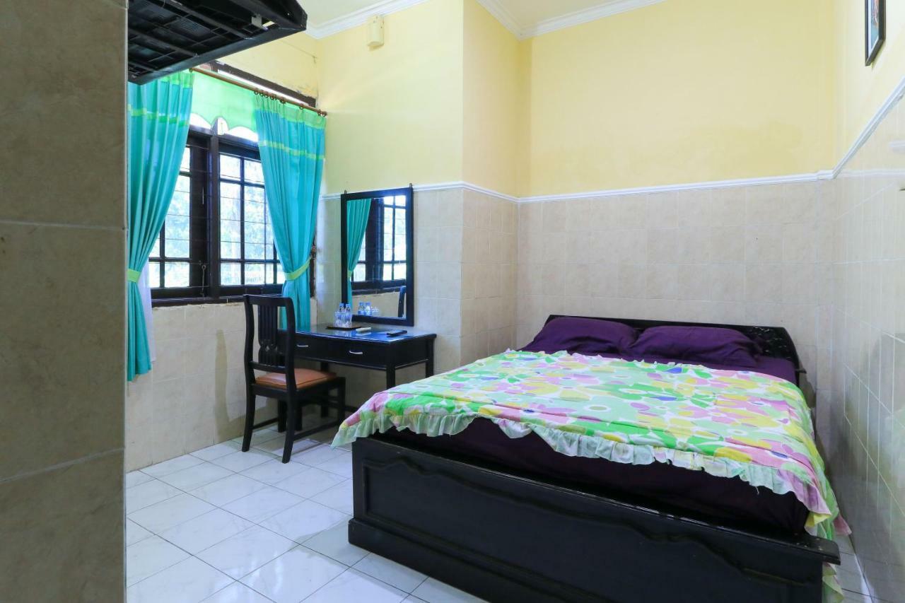 Wisma Flamboyan Surabaya Exterior photo