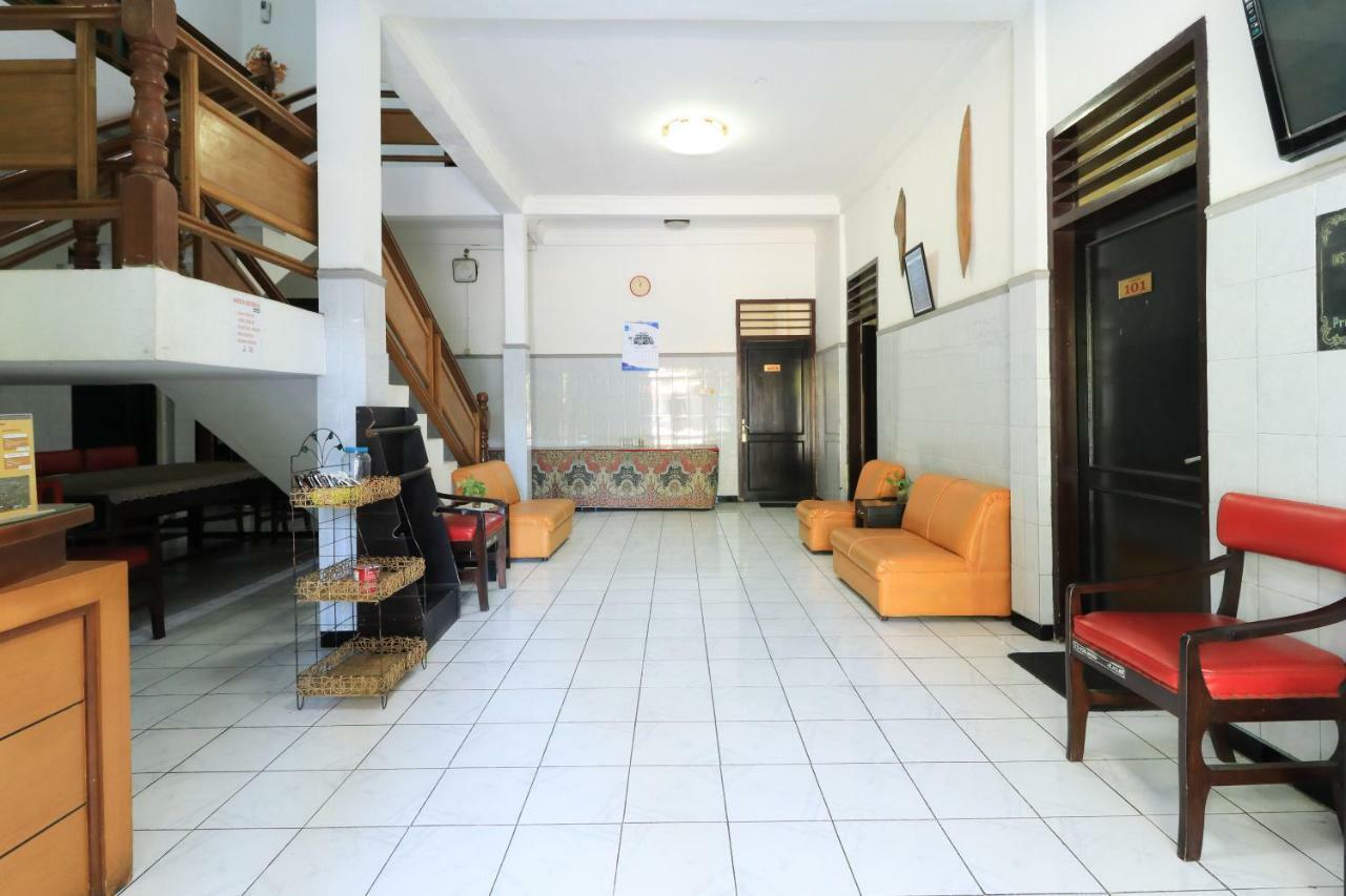 Wisma Flamboyan Surabaya Exterior photo