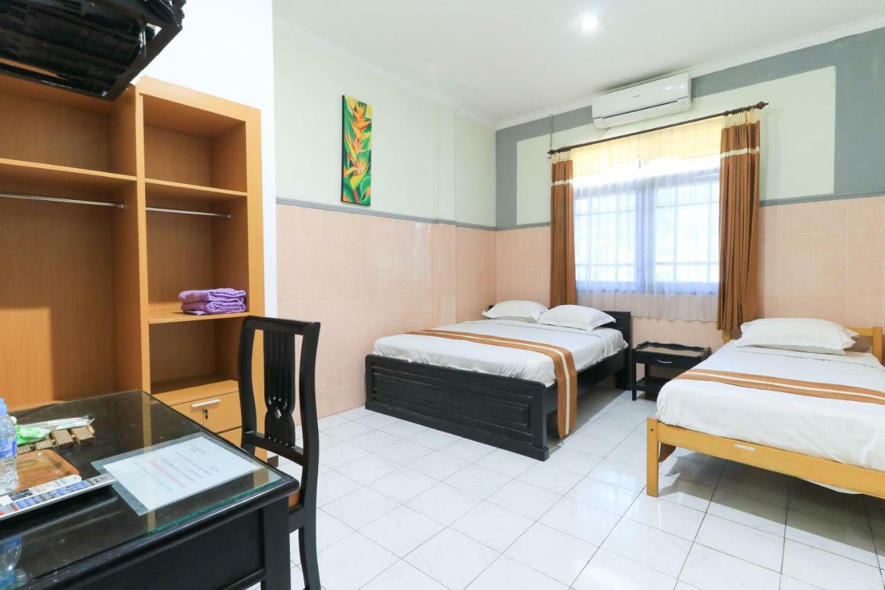 Wisma Flamboyan Surabaya Exterior photo